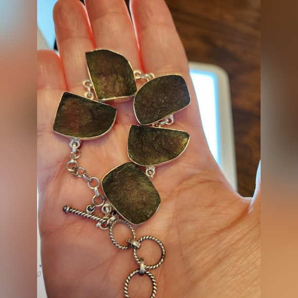 Moldavite bracelet 46.5 ctw  Sterling Silver. - Picture 5 of 11